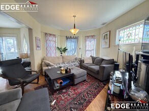 60 Burton St in Boston, MA - Foto de edificio - Building Photo