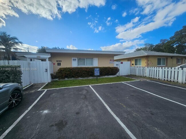 1021 NE 17th Ave in Fort Lauderdale, FL - Building Photo - Building Photo