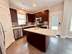 2921 Stock Dr in Austin, TX - Building Photo - Building Photo