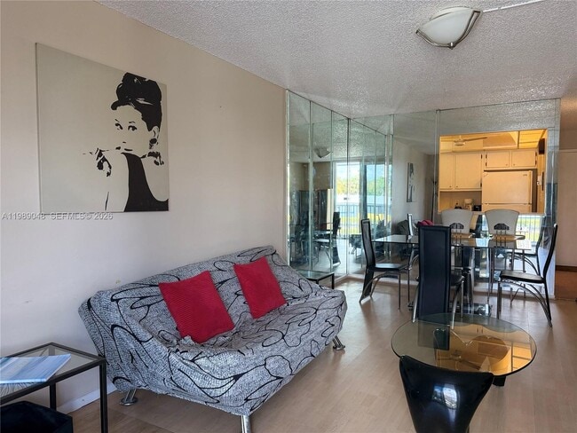 16851 NE 23rd Ave in North Miami Beach, FL - Building Photo - Building Photo