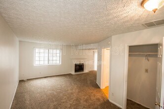 1838 Keystone Lakes Dr in Indianapolis, IN - Building Photo - Building Photo