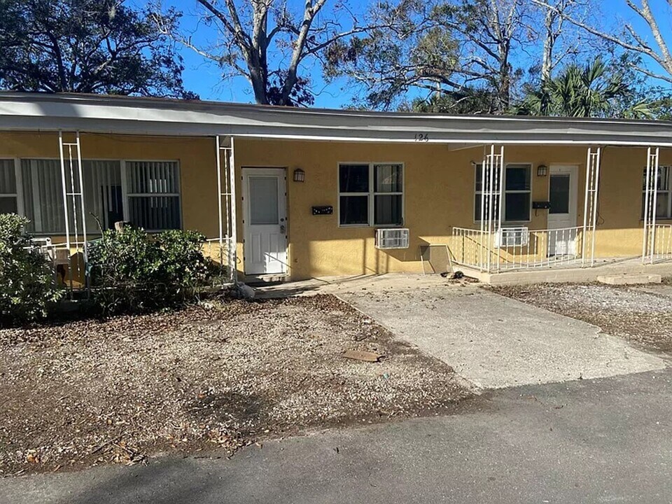 126 Gardiner Ct-Unit -#2 in Daytona Beach, FL - Building Photo