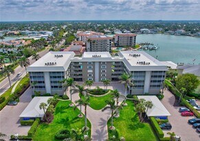 2880 Gulf Shore Blvd N in Naples, FL - Building Photo
