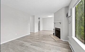 19 Somers St, Unit f9 in Danbury, CT - Building Photo - Building Photo