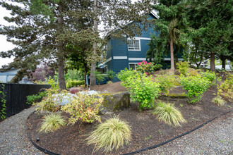 3840 W Lake Sammamish Pky in Redmond, WA - Building Photo - Primary Photo