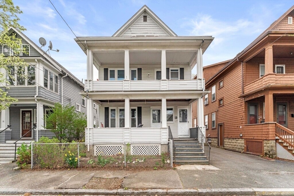 15 Carney St in Medford, MA - Building Photo