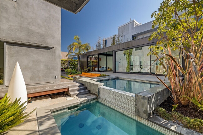 property at 27 Driftwood St