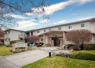 Northlake Ambassador Apartments in San Jose, CA - Foto de edificio - Building Photo