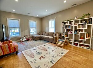 118 Arlington St, Unit 1 in Boston, MA - Building Photo - Building Photo
