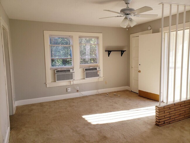 402 N Augusta St in Dallas, TX - Building Photo - Building Photo