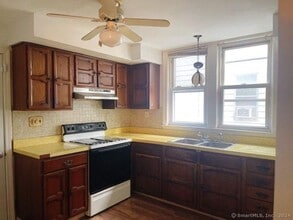 547 Savin Ave in West Haven, CT - Building Photo - Building Photo
