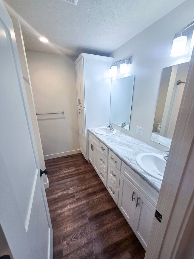 308 E 13th St in Wood River, NE - Building Photo - Building Photo