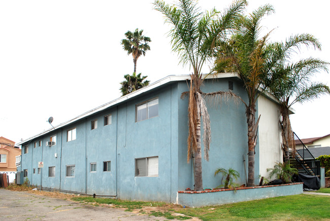 210 Chicago Ave in Huntington Beach, CA - Building Photo - Building Photo