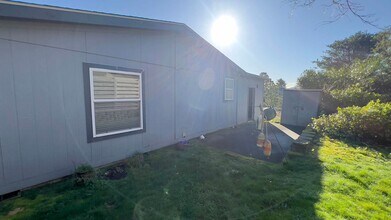 1460 S Columbia St in Seaside, OR - Building Photo - Building Photo
