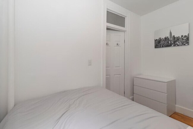 322 E 93rd St, Unit SI ID1032047P in New York, NY - Foto de edificio - Building Photo