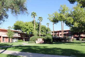 Villa Del Coronado in Phoenix, AZ - Building Photo - Building Photo