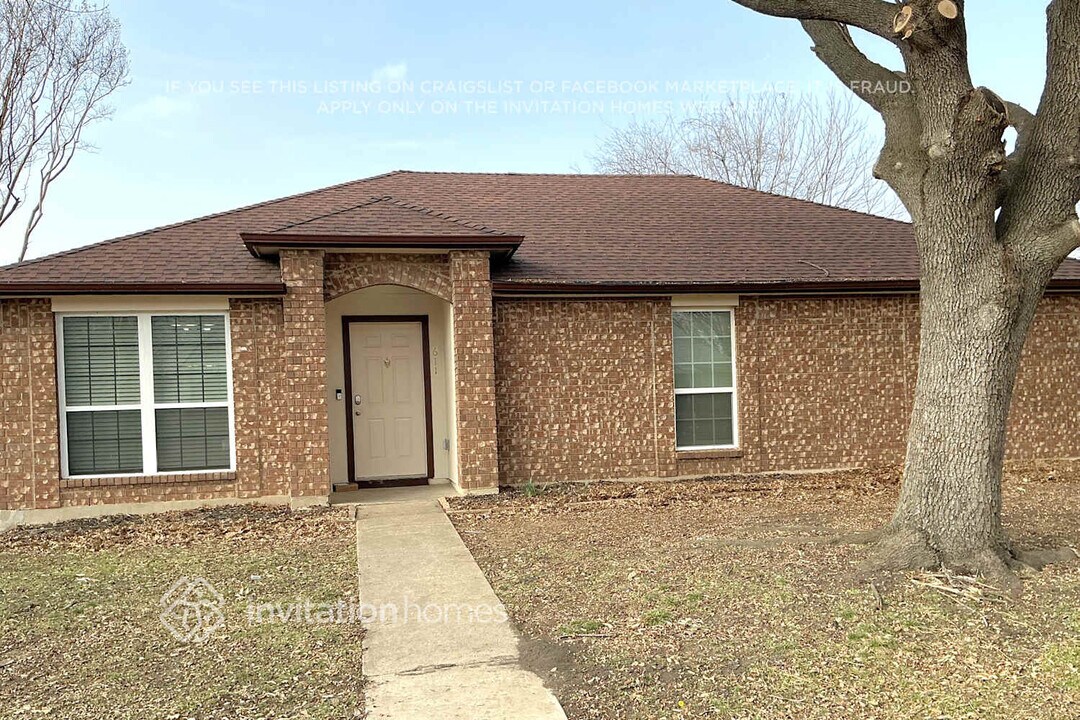 611 Hanover Dr in Allen, TX - Foto de edificio