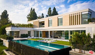 642 Perugia Way in Los Angeles, CA - Building Photo - Building Photo