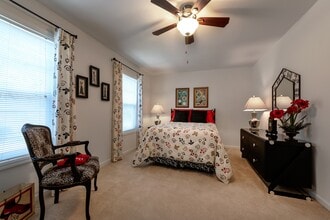 Shadowmoss Pointe Apartments and Townhomes in Charleston, SC - Building Photo - Building Photo