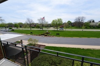 2234 S Goebbert Rd, Unit 225 in Arlington Heights, IL - Building Photo - Building Photo