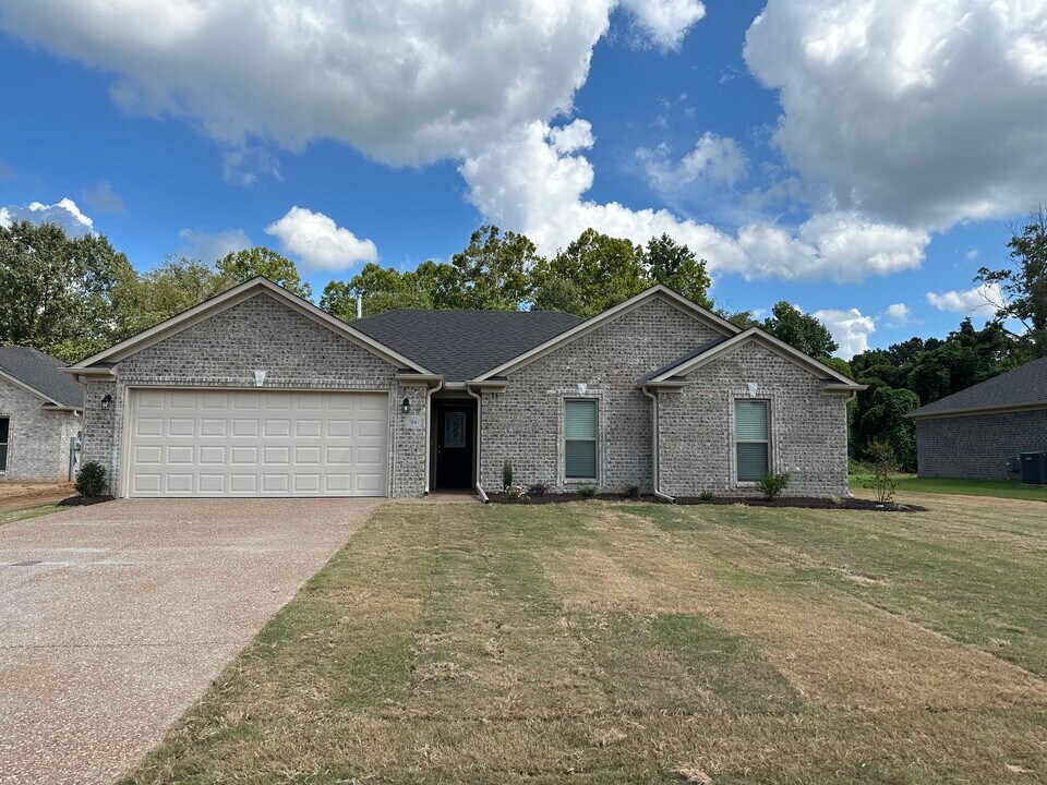 84 Jackson Creek Dr in Jackson, TN - Building Photo