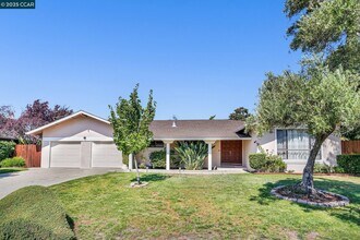 348 Barrett Cir in Danville, CA - Building Photo - Building Photo