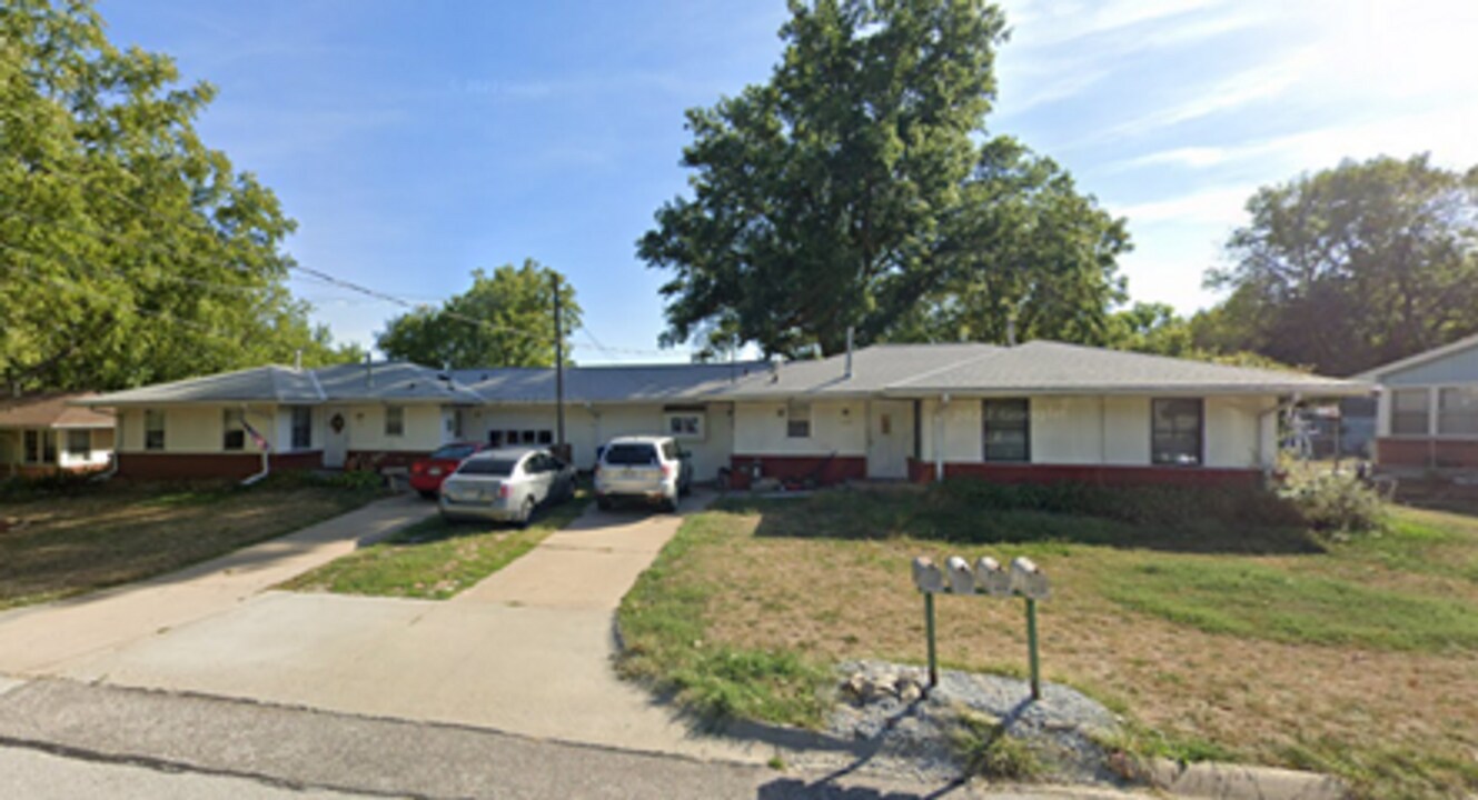 5433 W Hughes St in Lincoln, NE - Building Photo