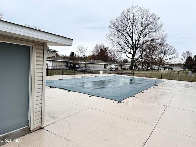 36 Donna Lynn Dr in East Greenbush, NY - Foto de edificio - Building Photo
