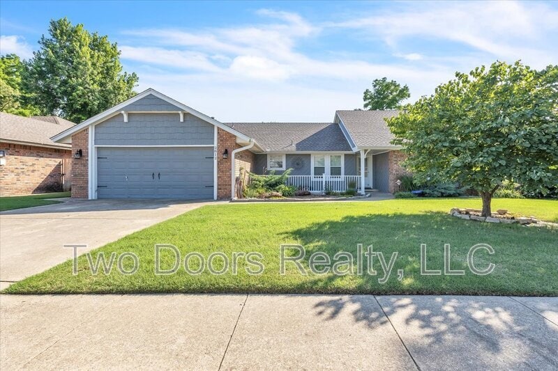 2812 Allens Trail in Edmond, OK - Building Photo