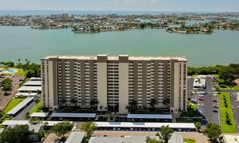 7050 Sunset Dr S, Unit 807 in South Pasadena, FL - Building Photo