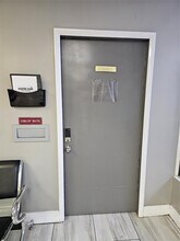 15600 NW 7th Ave in Miami, FL - Foto de edificio - Building Photo