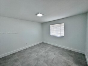 1211 NE 136th Terrace in North Miami, FL - Building Photo - Building Photo