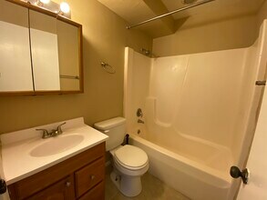 8903 35th St W, Unit 1 in Rock Island, IL - Building Photo - Building Photo