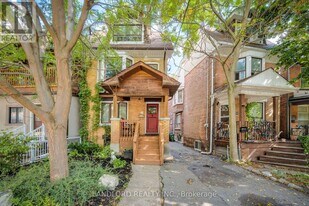22 Rusholme Park Crescent in Toronto, ON - Building Photo