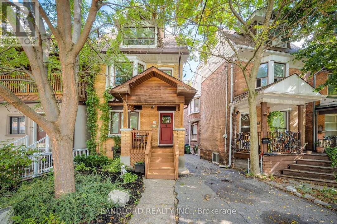 22 Rusholme Park Crescent in Toronto, ON - Building Photo