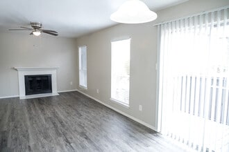 Park at Woodland Trails in Houston, TX - Foto de edificio - Building Photo