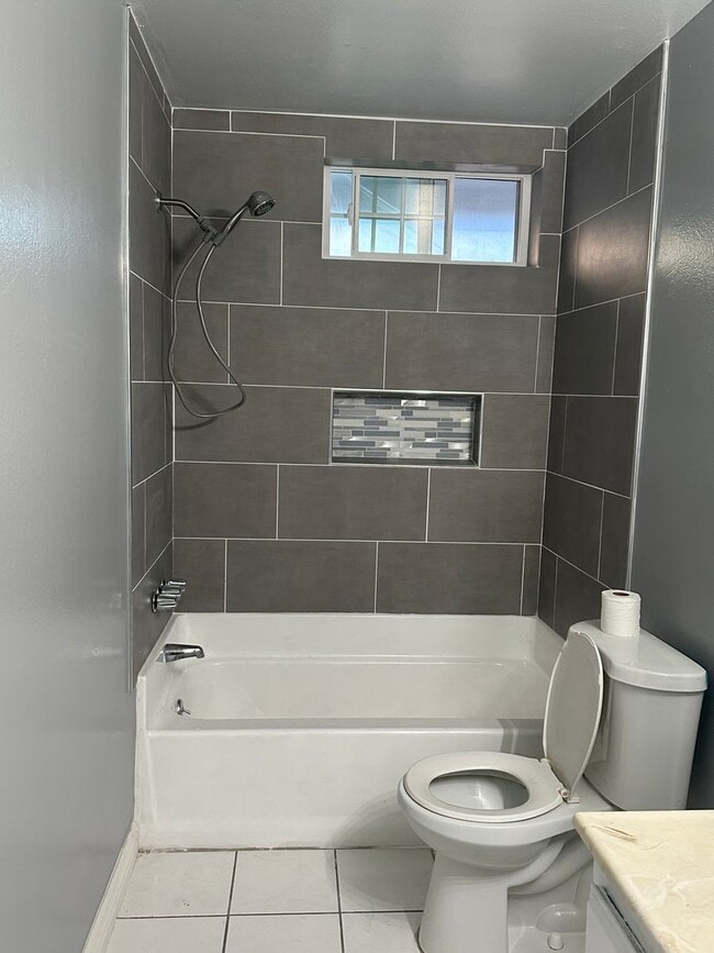 654 W 48th St in San Bernardino, CA - Building Photo - Building Photo