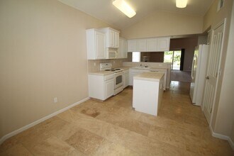 10793 N Tea Party Ln in Fresno, CA - Building Photo - Building Photo