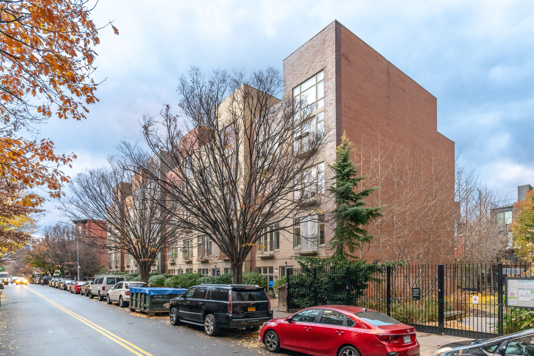 317-325 Greene Ave in Brooklyn, NY - Building Photo