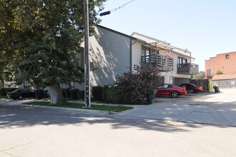 35 E 7th St in Tracy, CA - Foto de edificio - Building Photo