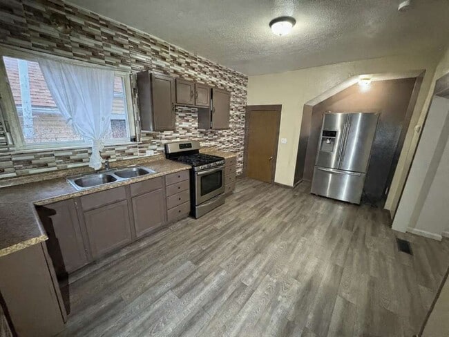 526 Paine Ave in Toledo, OH - Building Photo - Building Photo