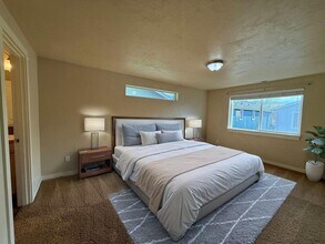 2466 Mountain Terrace in Eugene, OR - Building Photo - Building Photo