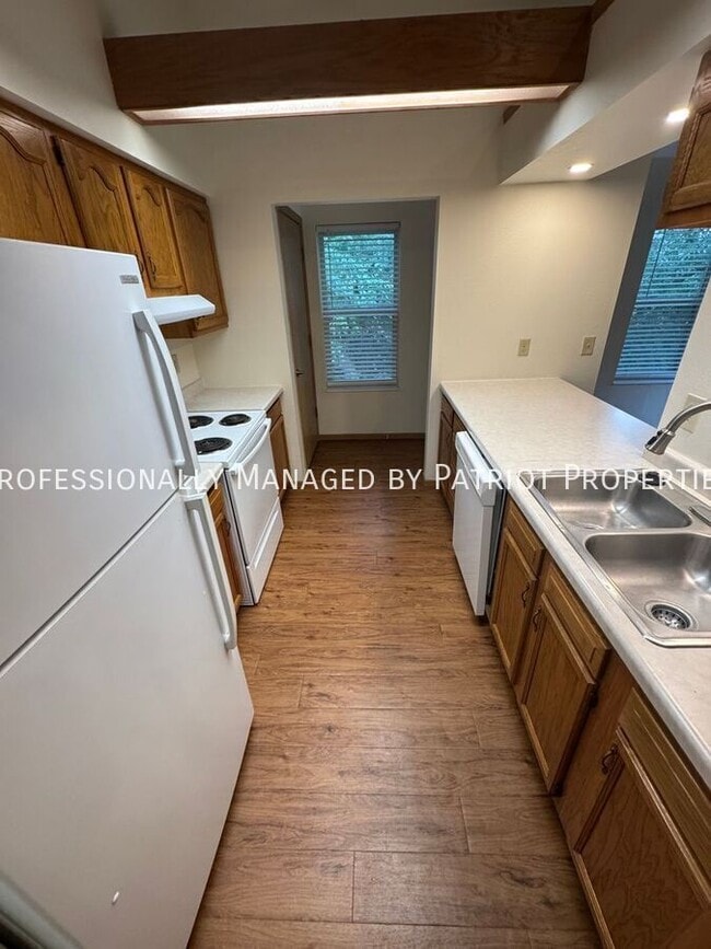 property at 1609 N Thompson Dr