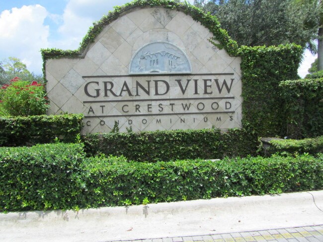 600 Crestwood Ct N-Unit -614 in Royal Palm Beach, FL - Foto de edificio - Building Photo