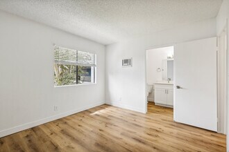 Valle at 9151 Kenwood in Spring Valley, CA - Foto de edificio - Building Photo