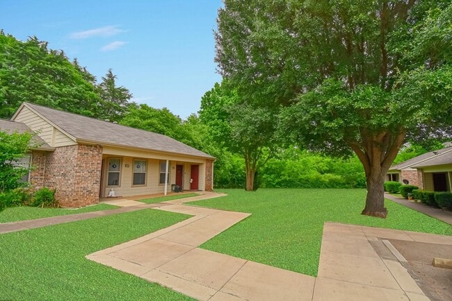 1220 Heritage Dr in Jacksonville, TX - Building Photo - Building Photo