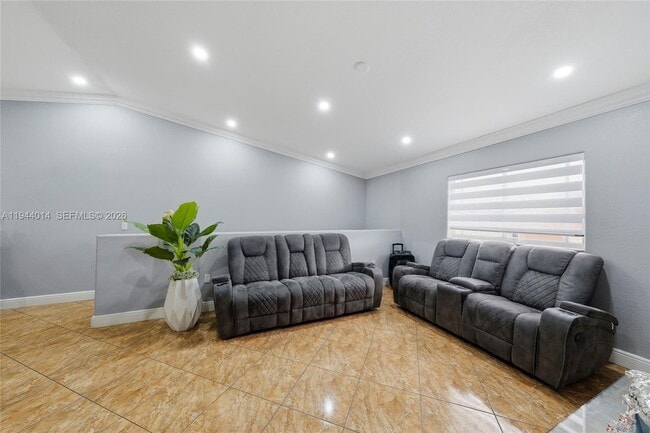 11025 W Okeechobee Rd in Hialeah, FL - Building Photo - Building Photo