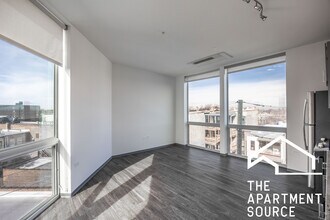 2340 N California Ave in Chicago, IL - Building Photo - Building Photo