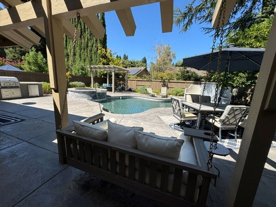 11434 Tunnel Hill Way in Gold River, CA - Building Photo