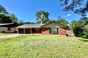 3809 Falcon Dr in Forest Hill, TX - Building Photo